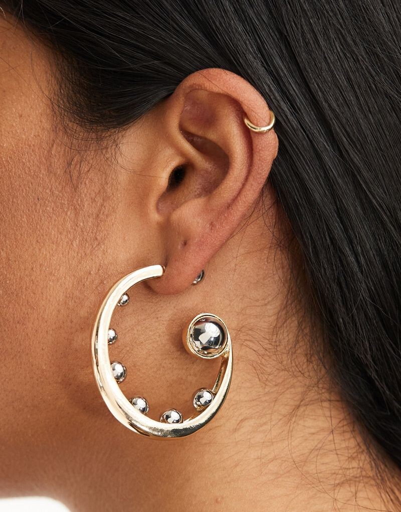 Серьги-кольца ASOS DESIGN Limited Edition с несколькими шариками и разноцветным металлическим дизайном
Серьги-кольца ASOS DESIGN Limited Edition с несколькими шариками и разноцветным металлическим дизайном