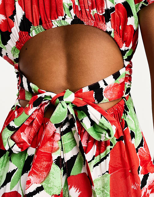 Платье миди со сборками в форме сердца Miss Selfridge Petite с зебровым цветочным принтом
Платье миди со сборками в форме сердца Miss Selfridge Petite с зебровым цветочным принтом