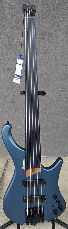 Басс гитара Ibanez EHB1005FAOM Headless Fretless 5-String Bass - Arctic Ocean Matte Finish
Басс гитара Ibanez EHB1005FAOM Headless Fretless 5-String Bass - Arctic Ocean Matte Finish