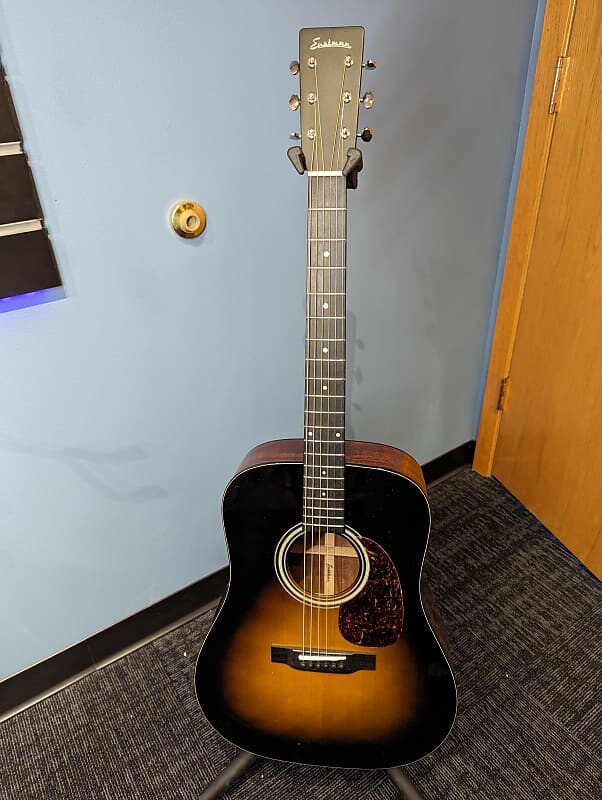 Акустическая гитара Eastman E10D-SB Dreadnought Sunburst Traditional Acoustic Guitar w/ Hardshell Case
Акустическая гитара Eastman E10D-SB Dreadnought Sunburst Traditional Acoustic Guitar w/ Hardshell Case