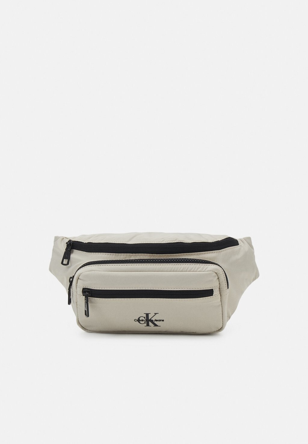 Поясная сумка PACKABLE WAISTBAG UNISEX Calvin Klein Jeans, черный/серебристый металлик
Поясная сумка PACKABLE WAISTBAG UNISEX Calvin Klein Jeans, черный/серебристый металлик