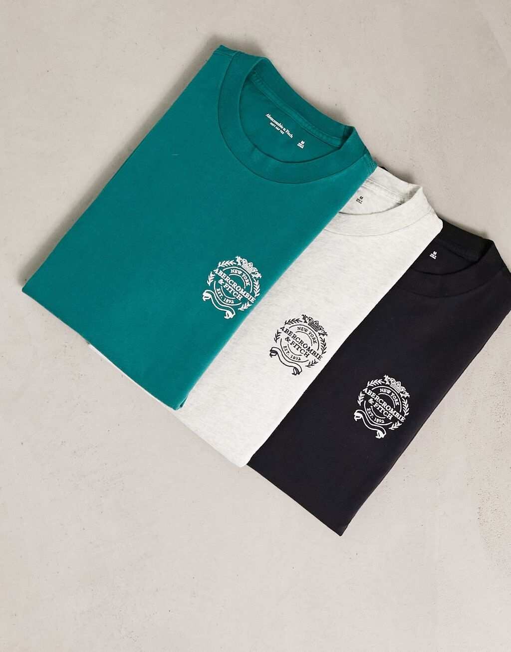 Комплект из 3 футболок с логотипом Abercrombie & Fitch черного/зеленого/серого цвета, Черный
Комплект из 3 футболок с логотипом Abercrombie & Fitch черного/зеленого/серого цвета, Черный