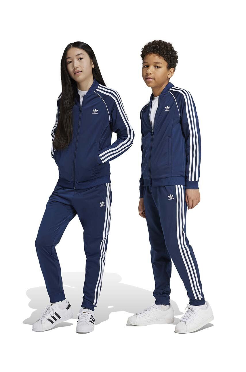 Спортивные брюки adidas Originals для мальчиков и девочек СПОРТИВНЫЕ БРЮКИ SST SST, темно-синий
Спортивные брюки adidas Originals для мальчиков и девочек СПОРТИВНЫЕ БРЮКИ SST SST, темно-синий