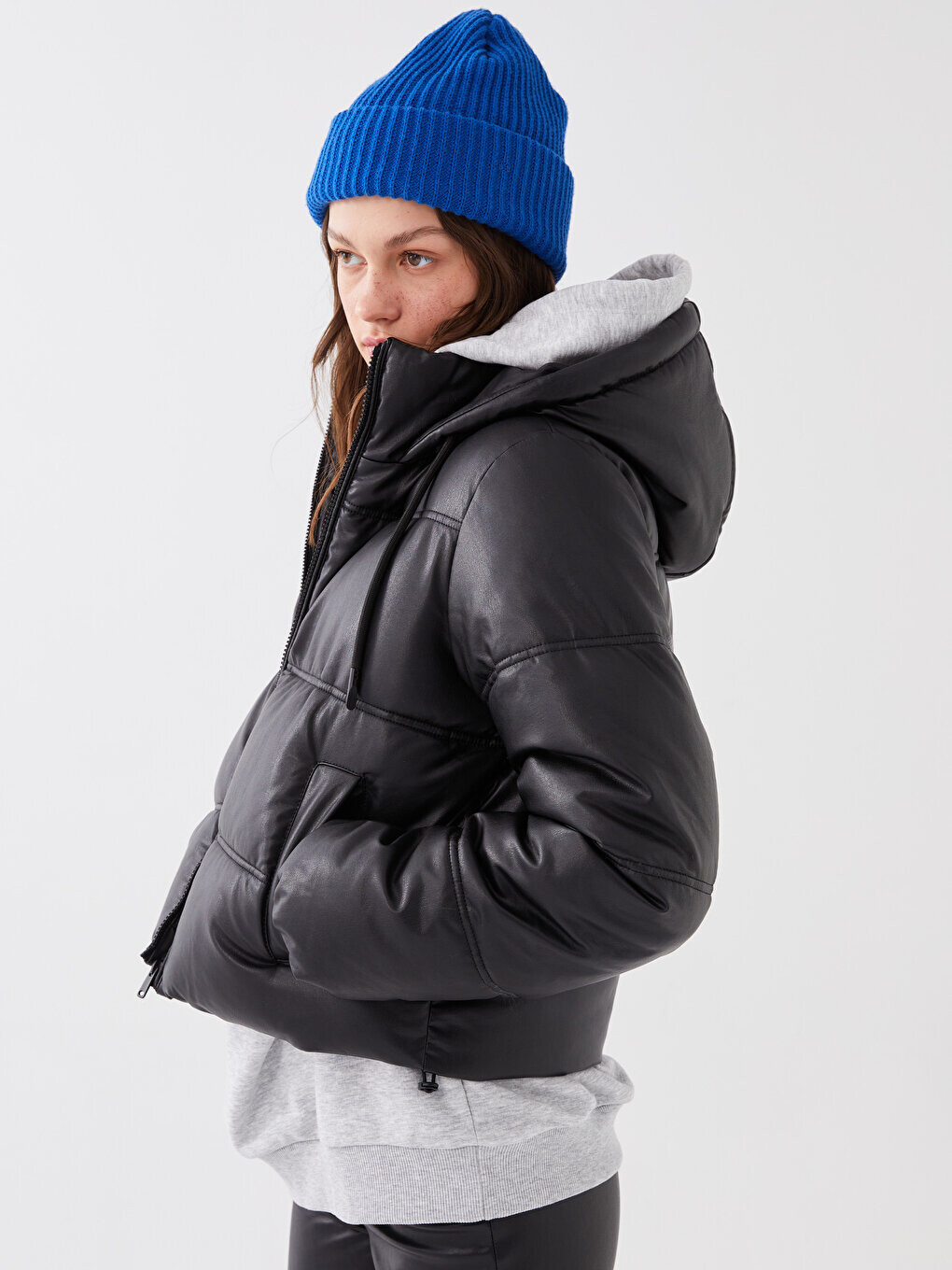 Однотонное женское кожаное пуховик с капюшоном и длинными рукавами LCW Casual, новый черный
Однотонное женское кожаное пуховик с капюшоном и длинными рукавами LCW Casual, новый черный