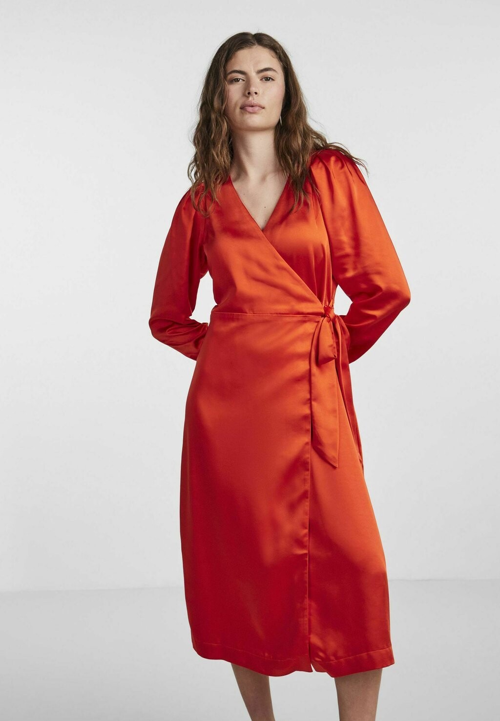 Коктейльное платье / Вечернее платье YAS YASPAINTERLY WRAP MIDI DRESS SHOW, цвет fiery red
Коктейльное платье / Вечернее платье YAS YASPAINTERLY WRAP MIDI DRESS SHOW, цвет fiery red