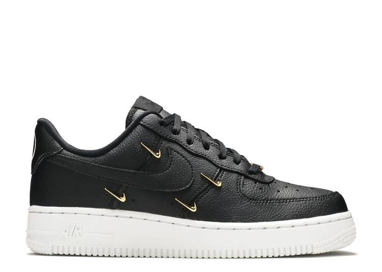 Кроссовки Nike WMNS AIR FORCE 1 '07 LX 'SISTERHOOD - BLACK METALLIC GOLD', черный
Кроссовки Nike WMNS AIR FORCE 1 '07 LX 'SISTERHOOD - BLACK METALLIC GOLD', черный
