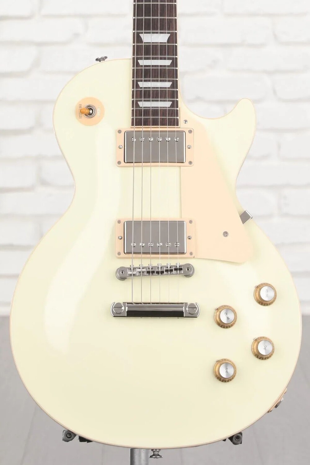 Новая электрогитара Gibson Les Paul Standard '60s с простым верхом - классический белый
Новая электрогитара Gibson Les Paul Standard '60s с простым верхом - классический белый