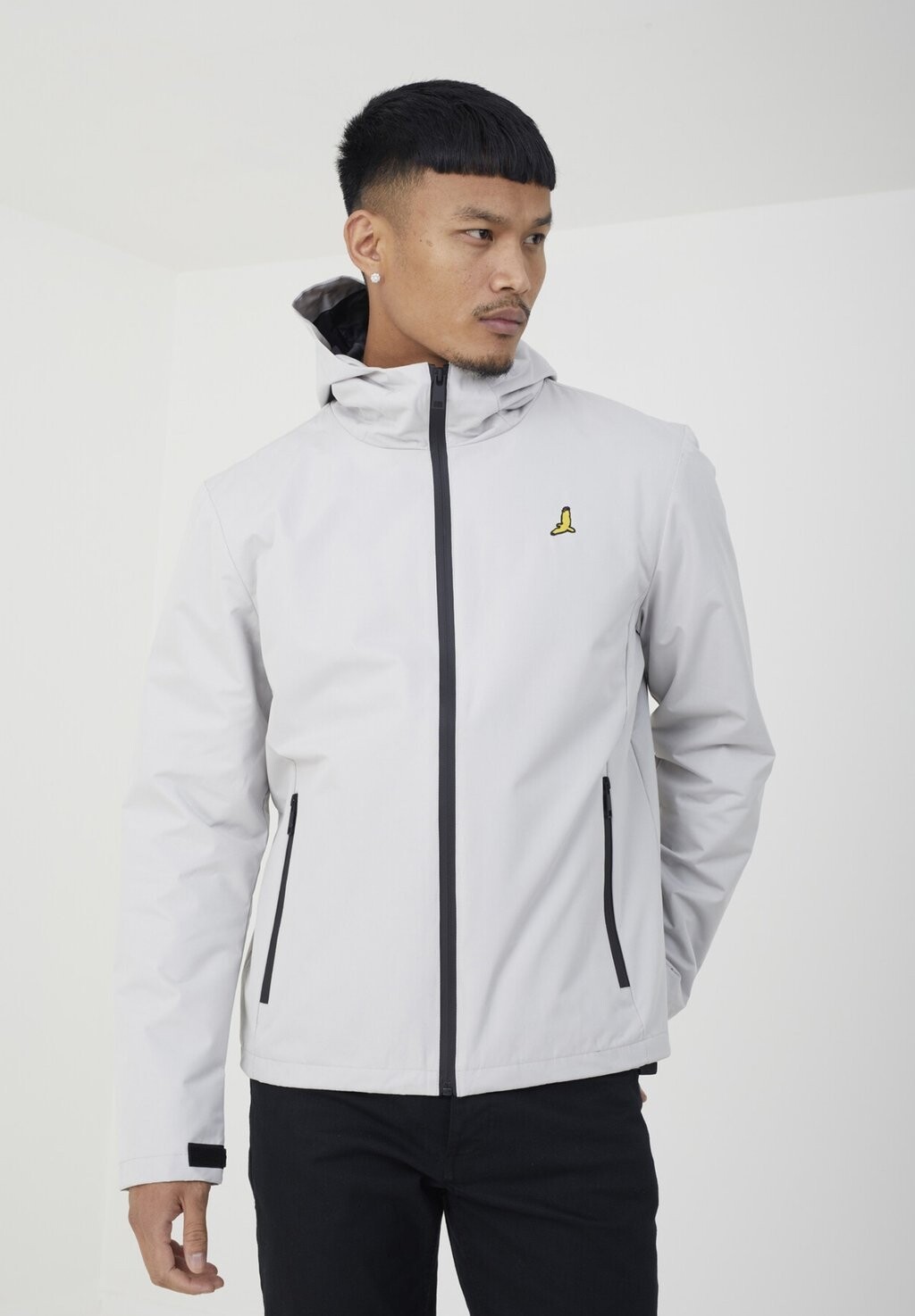 Легкая куртка SHOWER REPELLENT HOODED ZIP THROUGH LIGHTWEIGHT Brave Soul, цвет stone
Легкая куртка SHOWER REPELLENT HOODED ZIP THROUGH LIGHTWEIGHT Brave Soul, цвет stone