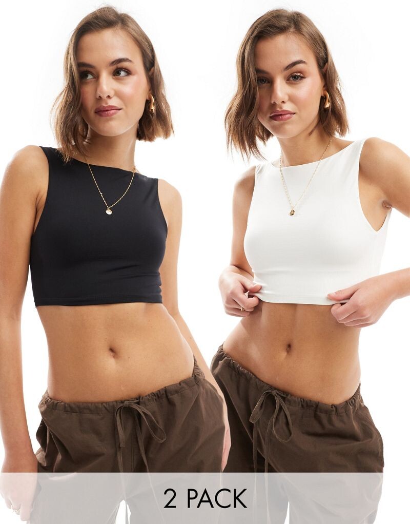Черная и белая обтягивающая футболка с воротником-лодочкой Bershka из двух предметов
Черная и белая обтягивающая футболка с воротником-лодочкой Bershka из двух предметов