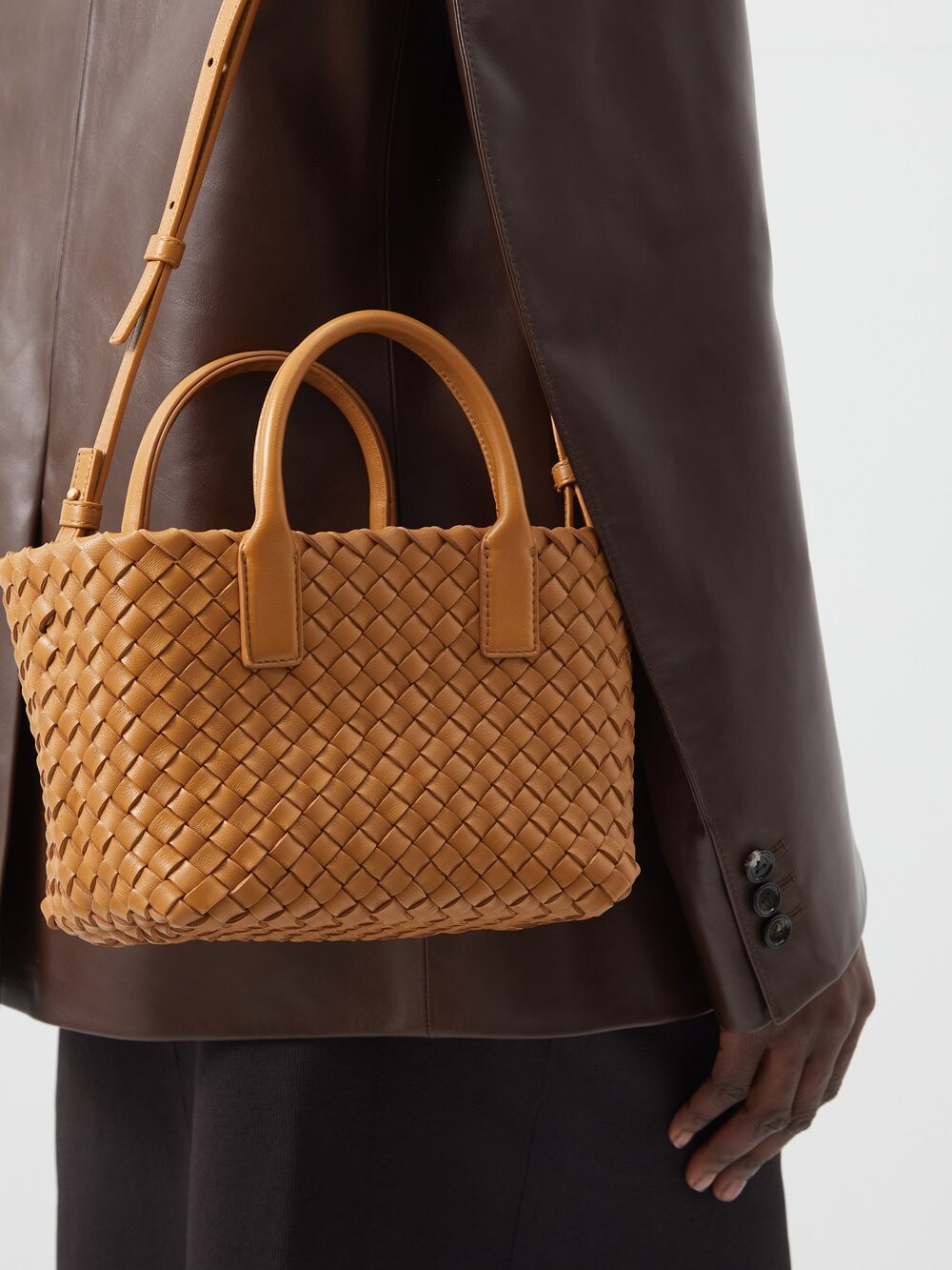 Сумка cabat mini из кожи intrecciato с верхней ручкой Bottega Veneta, коричневый
Сумка cabat mini из кожи intrecciato с верхней ручкой Bottega Veneta, коричневый