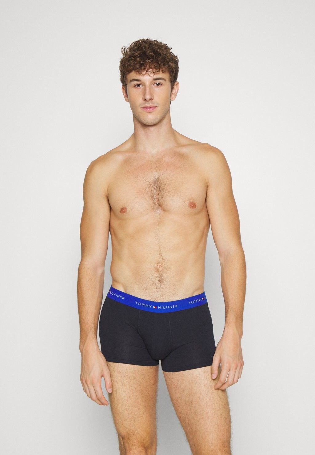 брюки-кюлоты НАБОР SIGNATURE TRUNK 5 шт. Tommy Hilfiger, ляпис/зеленый/синий/красный/красный
брюки-кюлоты НАБОР SIGNATURE TRUNK 5 шт. Tommy Hilfiger, ляпис/зеленый/синий/красный/красный