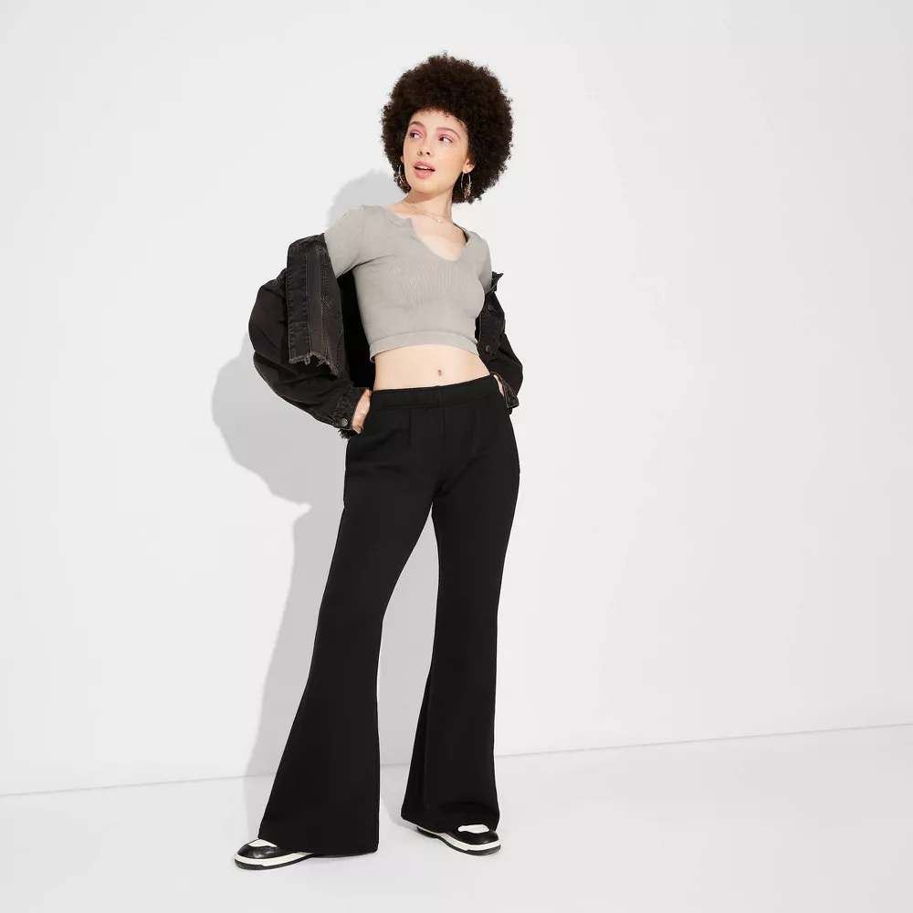 Женские расклешенные спортивные брюки с высокой талией - Wild Fable, цвет Black
Женские расклешенные спортивные брюки с высокой талией - Wild Fable, цвет Black