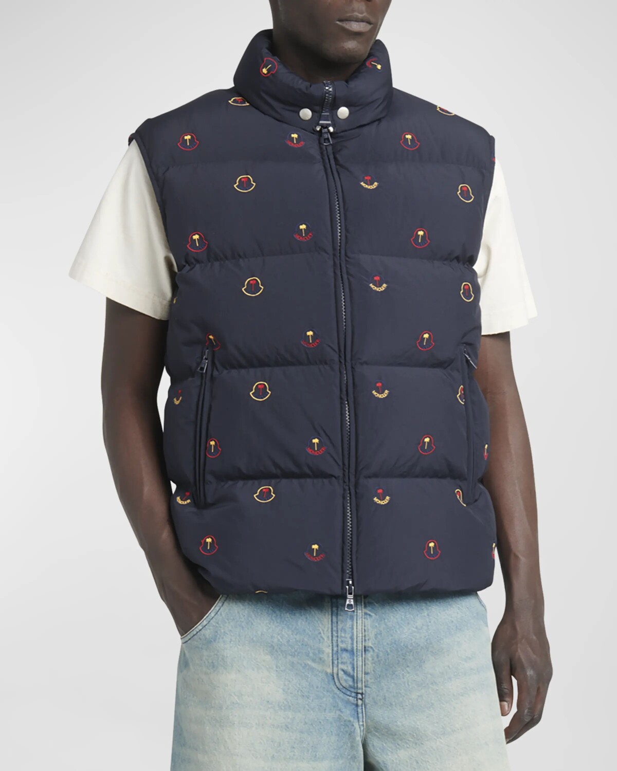 Мужской пуховик с логотипом Moncler x Palm Angels Henon Crest Moncler Genius, цвет Navy
Мужской пуховик с логотипом Moncler x Palm Angels Henon Crest Moncler Genius, цвет Navy