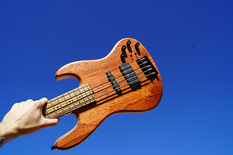 Басс гитара Sadowsky MetroLine 2022 LTD - Natural Transparent 5-String Electric Bass Guitar w/ Bag
Басс гитара Sadowsky MetroLine 2022 LTD - Natural Transparent 5-String Electric Bass Guitar w/ Bag