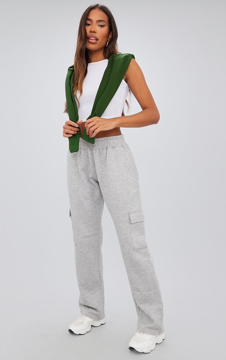 PrettyLittleThing Серые джоггеры прямого кроя с низкой посадкой и карманами по бокам
PrettyLittleThing Серые джоггеры прямого кроя с низкой посадкой и карманами по бокам