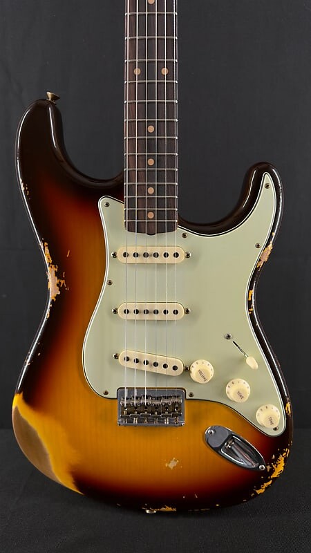 Электрогитара Fender Vintage Custom '59 Hardtail Heavy Relic Strat in Chocolate 3-Color Sunburst
Электрогитара Fender Vintage Custom '59 Hardtail Heavy Relic Strat in Chocolate 3-Color Sunburst
