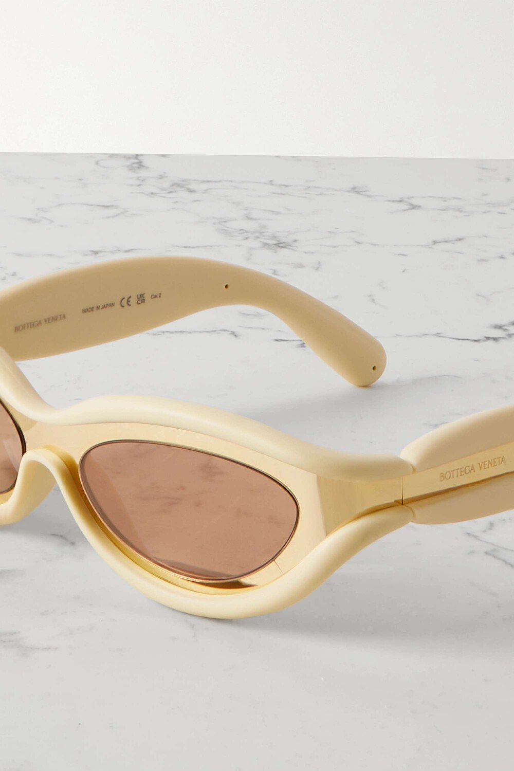 BOTTEGA VENETA EYEWEAR Солнцезащитные очки в овальной оправе из ацетата и золотистого цвета, золото
BOTTEGA VENETA EYEWEAR Солнцезащитные очки в овальной оправе из ацетата и золотистого цвета, золото