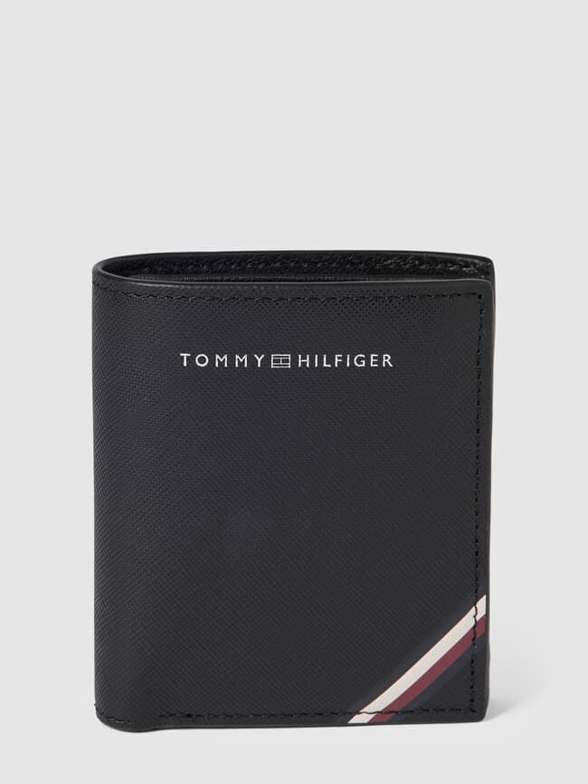Кошелек из натуральной яловой кожи модель "CENTRAL TRIFOLD" Tommy Hilfiger, черный
Кошелек из натуральной яловой кожи модель "CENTRAL TRIFOLD" Tommy Hilfiger, черный