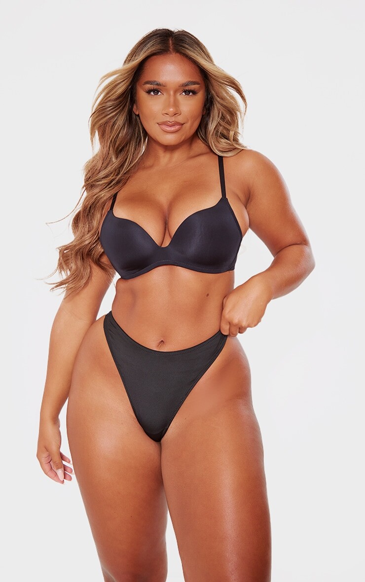 PrettyLittleThing Черный бюстгальтер с чашечками из формованной микрофибры без косточек
PrettyLittleThing Черный бюстгальтер с чашечками из формованной микрофибры без косточек