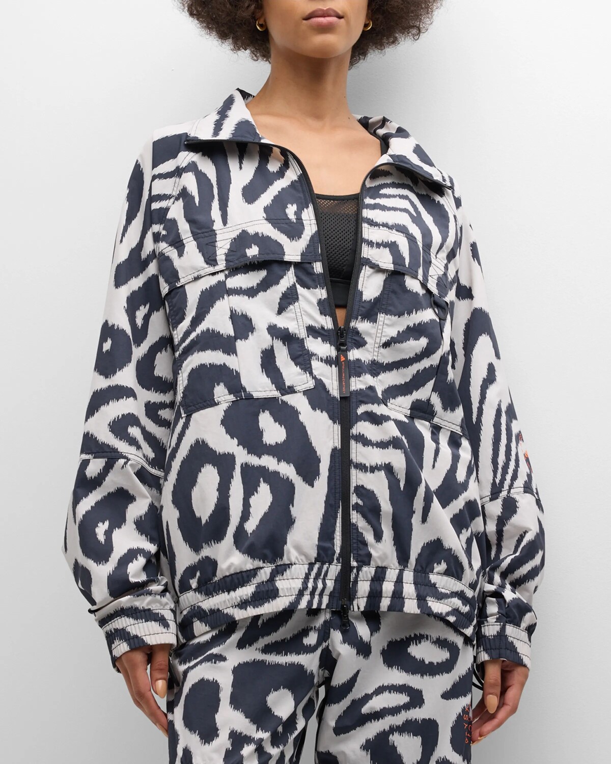 Тканая спортивная куртка с капюшоном TrueCasuals adidas by Stella McCartney, цвет Chapea/Black
Тканая спортивная куртка с капюшоном TrueCasuals adidas by Stella McCartney, цвет Chapea/Black