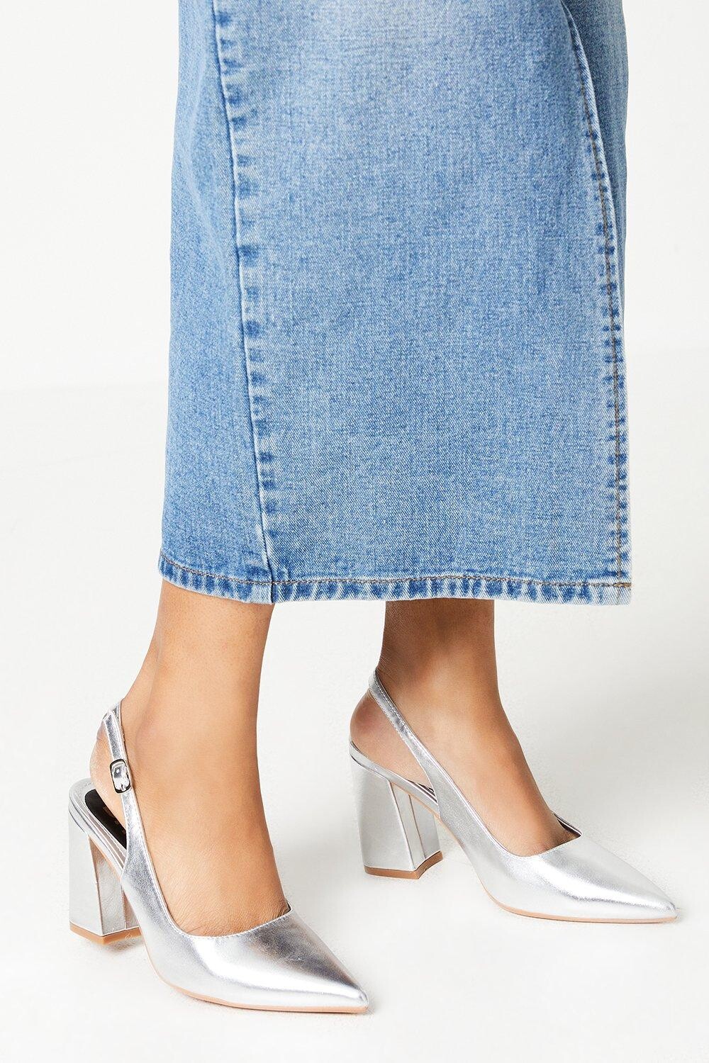Туфли-лодочки Biddy на высоком блочном каблуке с заостренной пяткой и пяткой Dorothy Perkins, серебро
Туфли-лодочки Biddy на высоком блочном каблуке с заостренной пяткой и пяткой Dorothy Perkins, серебро