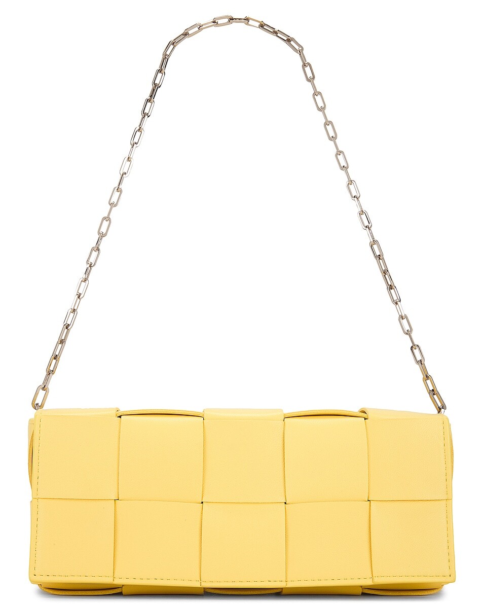 Сумка через плечо Bottega Veneta Baguette Pochette On Chain, цвет Sherbert & Silver
Сумка через плечо Bottega Veneta Baguette Pochette On Chain, цвет Sherbert & Silver