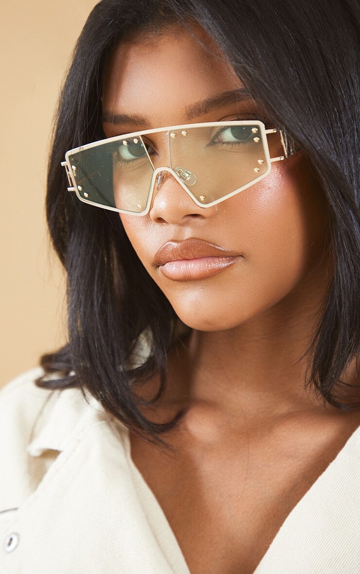 PrettyLittleThing Солнцезащитные очки Jeepers Peepers в золотой металлической оправе с вырезами на козырьке
PrettyLittleThing Солнцезащитные очки Jeepers Peepers в золотой металлической оправе с вырезами на козырьке