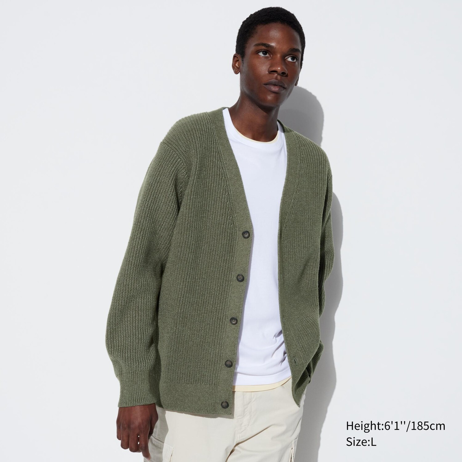 Трикотажный кардиган среднего размера с v-образным вырезом UNIQLO, оливковый
Трикотажный кардиган среднего размера с v-образным вырезом UNIQLO, оливковый