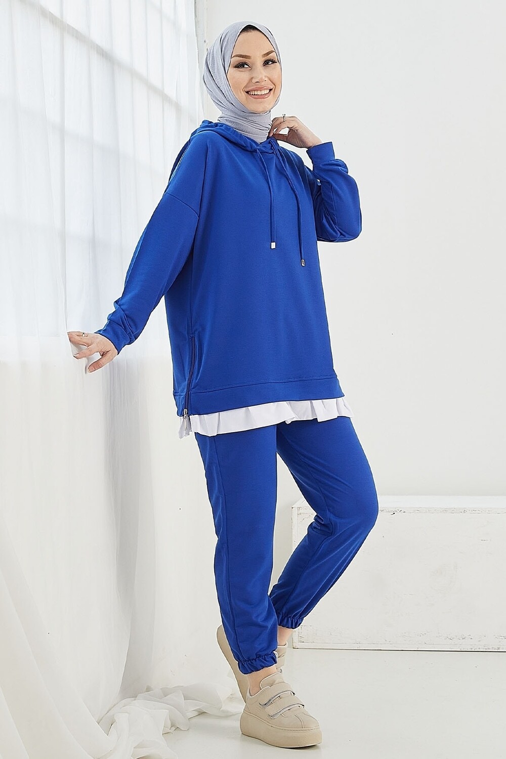 Двойной костюм Losya с капюшоном и молниями по бокам - Saks Blue InStyle, темно-синий
Двойной костюм Losya с капюшоном и молниями по бокам - Saks Blue InStyle, темно-синий