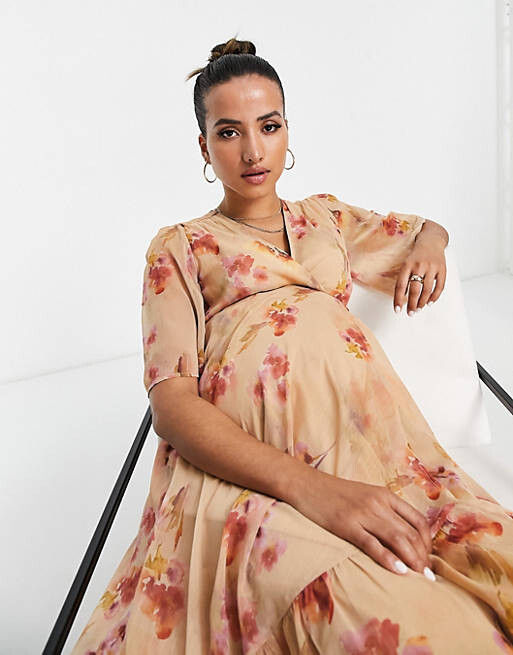 Платье макси с запахом и завязками Hope & Ivy Maternity темно-серого цвета с цветочным принтом фуксии
Платье макси с запахом и завязками Hope & Ivy Maternity темно-серого цвета с цветочным принтом фуксии