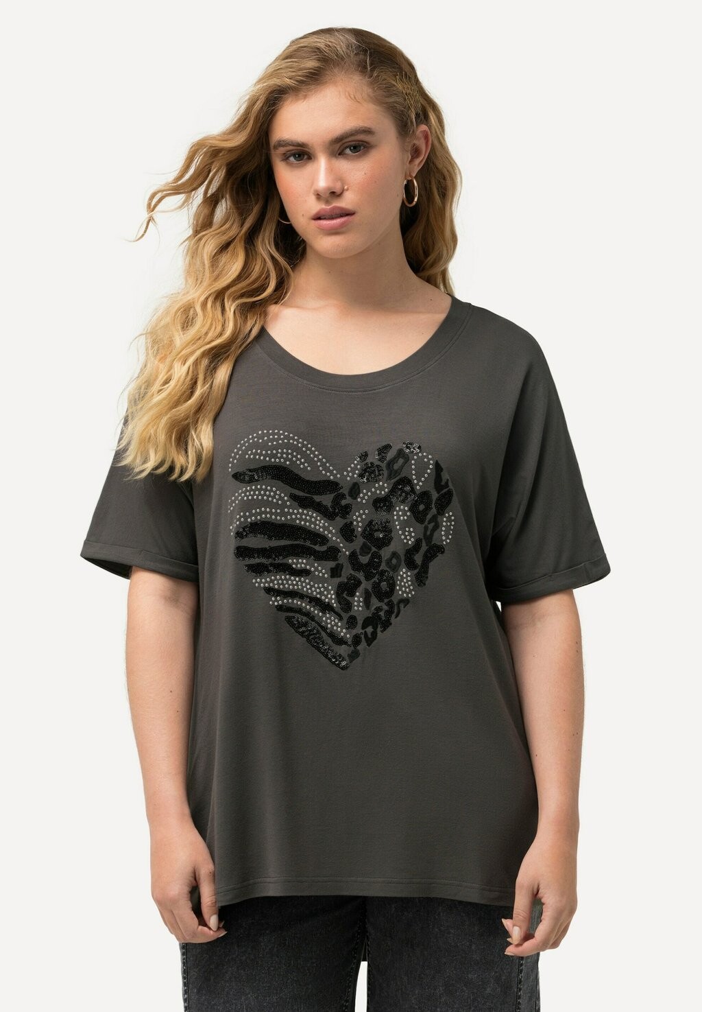 Футболка с принтом RHINESTONE SHORT SLEEVE SCOOP NECK TEE Ulla Popken, темно-серый
Футболка с принтом RHINESTONE SHORT SLEEVE SCOOP NECK TEE Ulla Popken, темно-серый