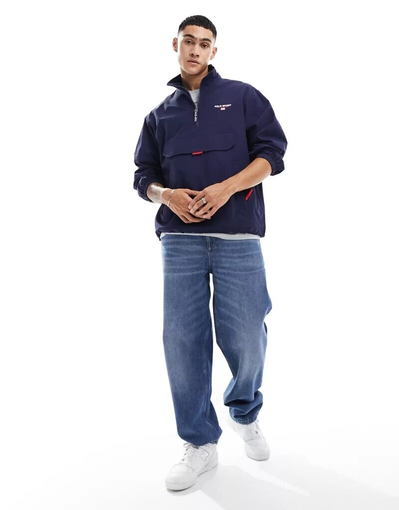 Темно-синий пуловер-ветровка с логотипом на подкладке Polo Ralph Lauren Sport Capsule
Темно-синий пуловер-ветровка с логотипом на подкладке Polo Ralph Lauren Sport Capsule