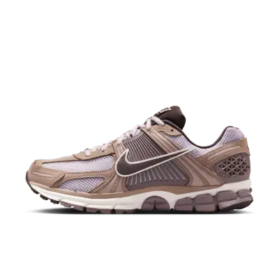 Кроссовки Nike Zoom Vomero 5, цвет Dusted Clay/Platinum Violet/Smokey Mauve/Earth
Кроссовки Nike Zoom Vomero 5, цвет Dusted Clay/Platinum Violet/Smokey Mauve/Earth