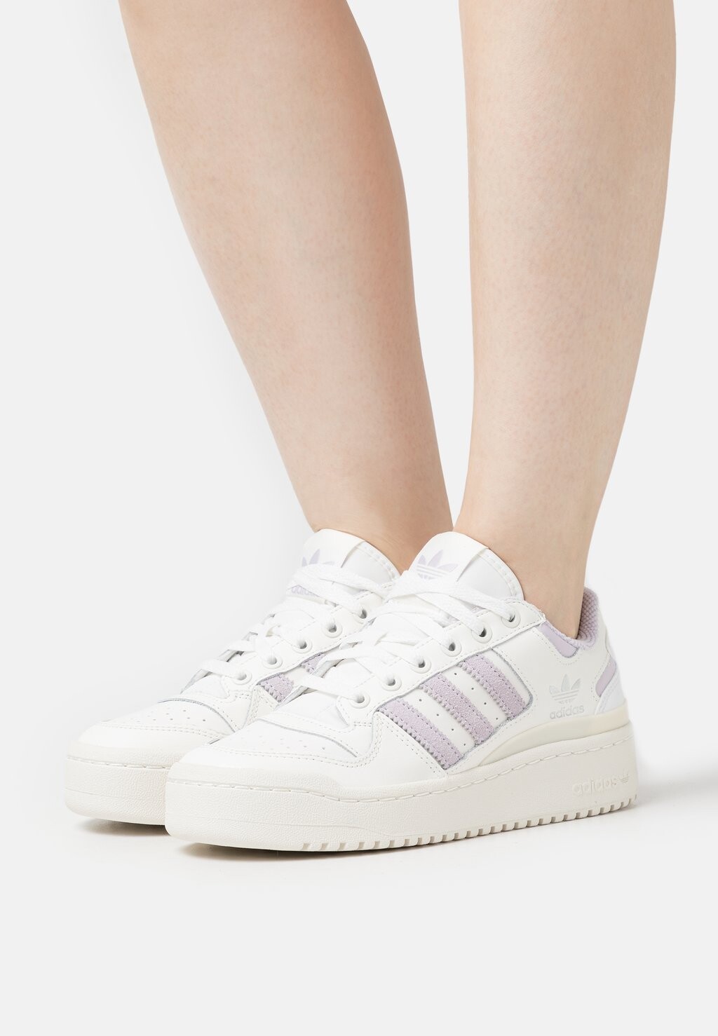 Кроссовки adidas Originals Forum Bold Stripes W, основной белый / серебристый рассвет
Кроссовки adidas Originals Forum Bold Stripes W, основной белый / серебристый рассвет