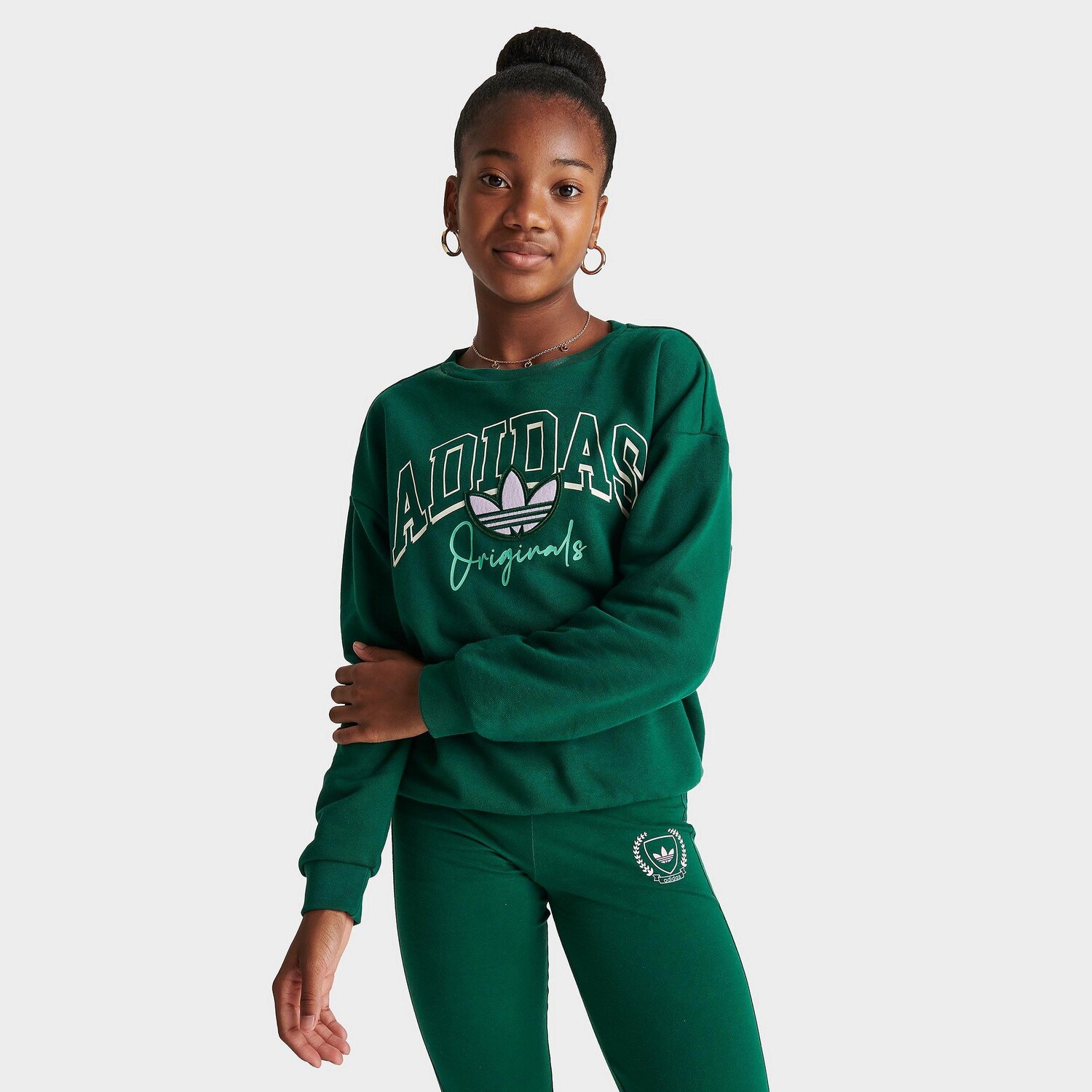 Толстовка с круглым вырезом adidas Originals Collegiate Graphic Pack для девочек, зеленый
Толстовка с круглым вырезом adidas Originals Collegiate Graphic Pack для девочек, зеленый