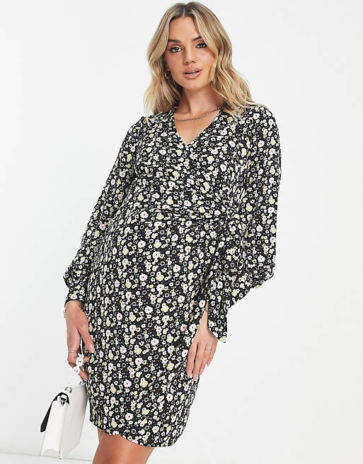 Яркое платье Glamorous Maternity с запахом и длинными рукавами и завязкой на талии
Яркое платье Glamorous Maternity с запахом и длинными рукавами и завязкой на талии