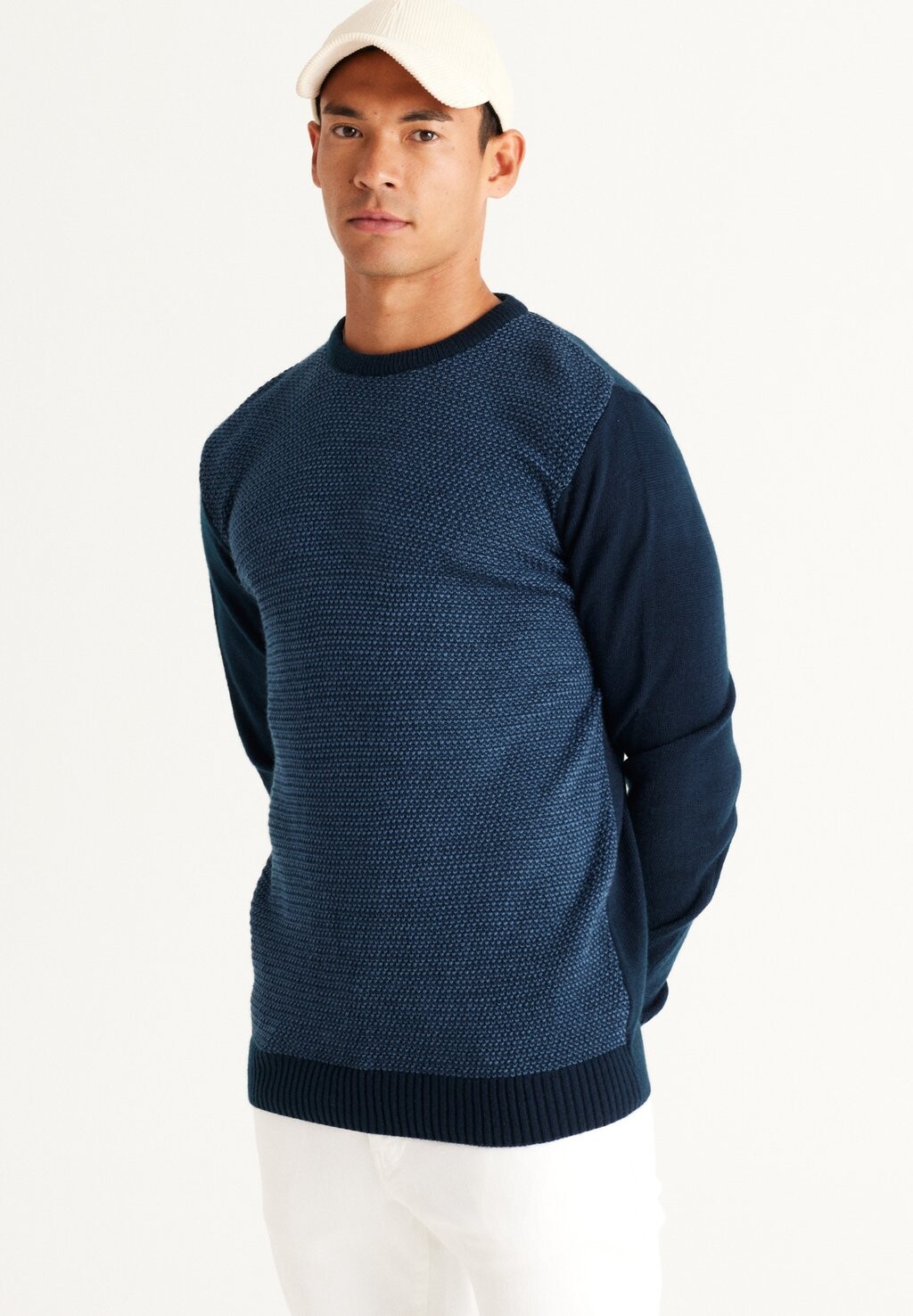 Вязаный свитер STANDARD FIT O COLLAR AC&CO / ALTINYILDIZ CLASSICS, цвет navy blue blue
Вязаный свитер STANDARD FIT O COLLAR AC&CO / ALTINYILDIZ CLASSICS, цвет navy blue blue