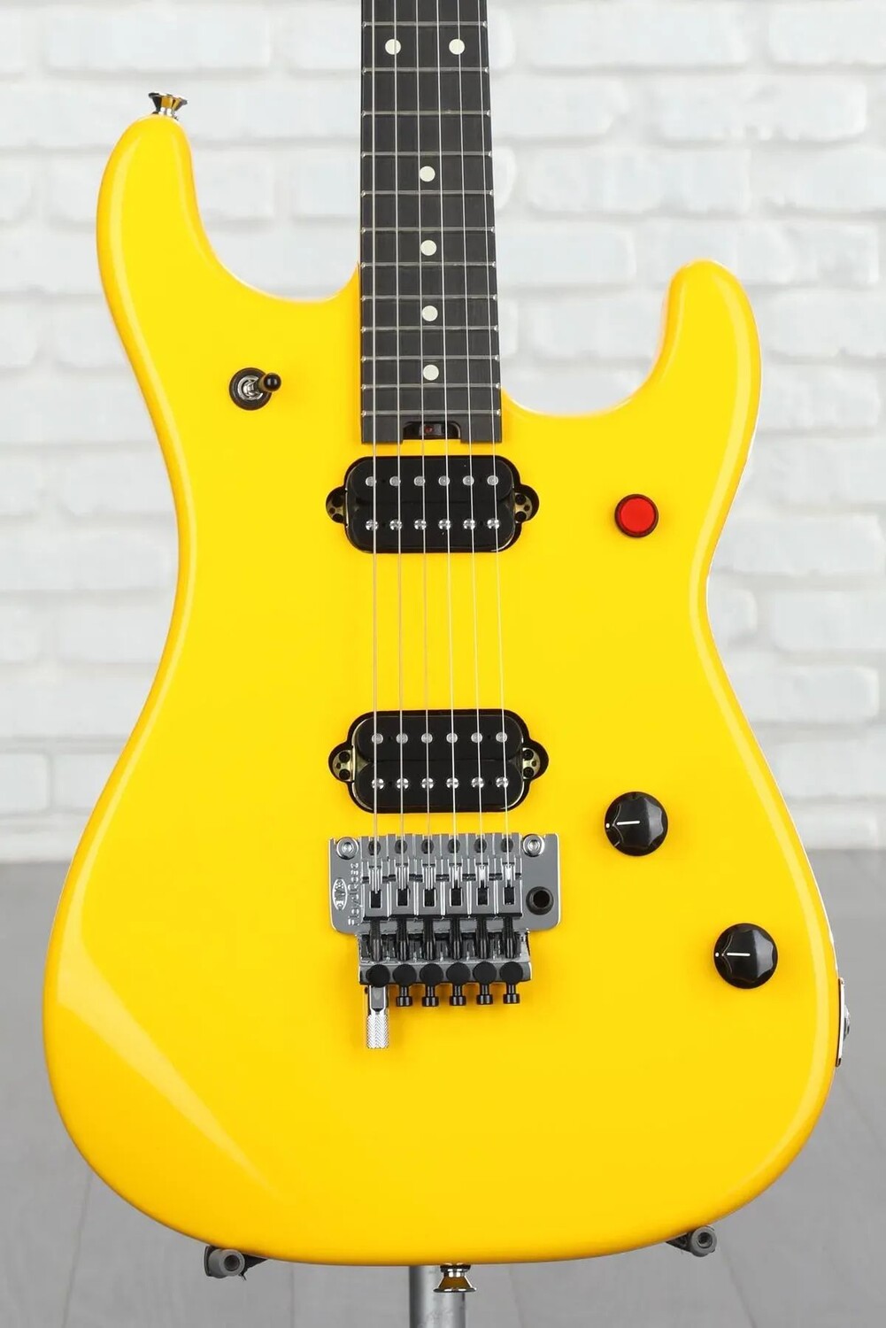 Новая электрогитара EVH 5150 Standard — EVH Yellow, с накладкой из черного дерева
Новая электрогитара EVH 5150 Standard — EVH Yellow, с накладкой из черного дерева