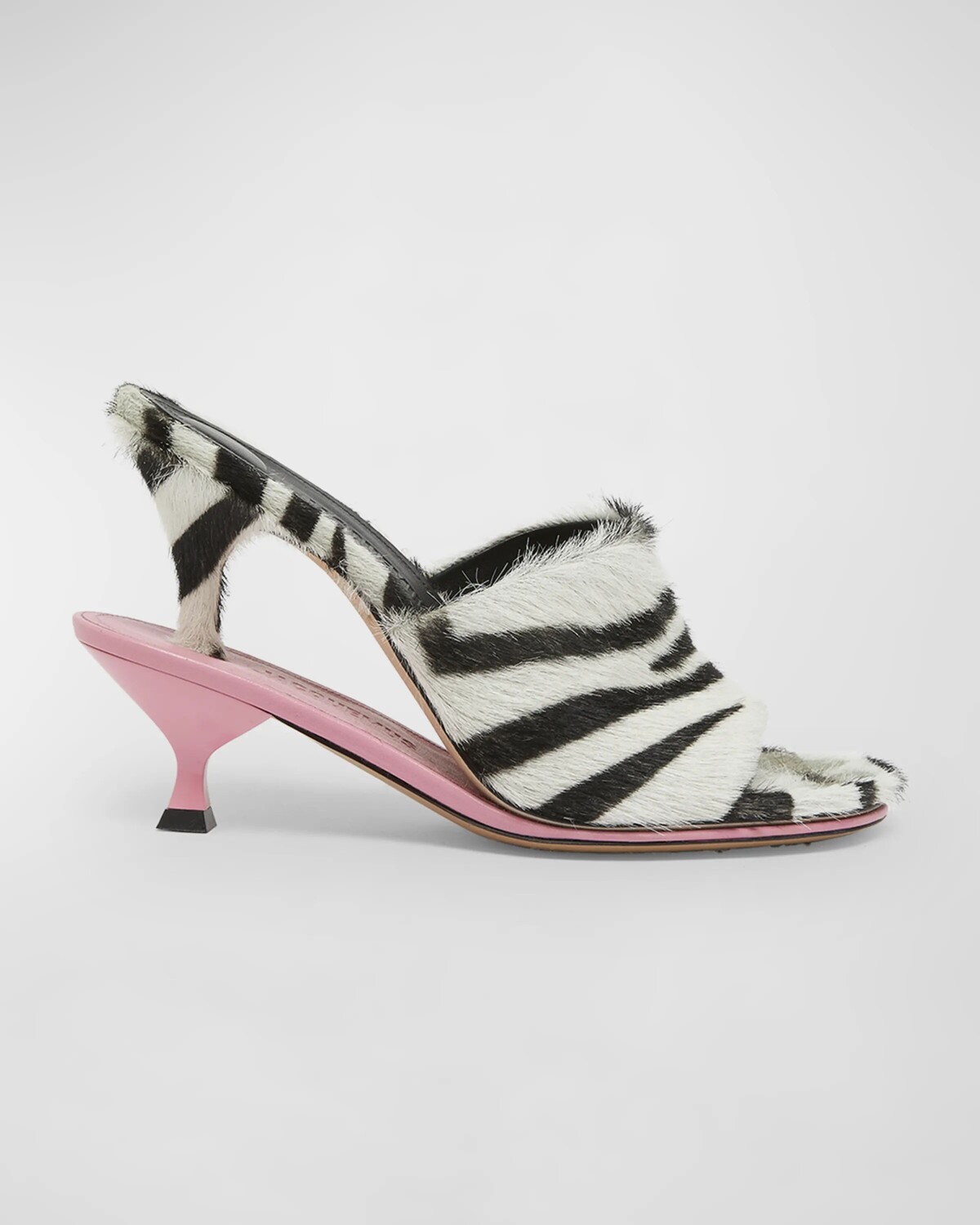 Сандалии Les Doubles Mules с зебровым принтом Jacquemus, цвет Black And White Zebra
Сандалии Les Doubles Mules с зебровым принтом Jacquemus, цвет Black And White Zebra