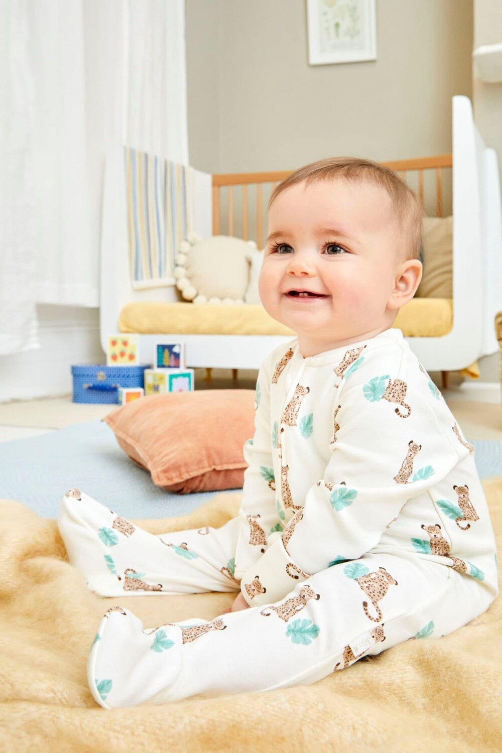 Хлопковый детский комбинезон с принтом и застежкой-молнией Jojo Maman Bébé, бежевый
Хлопковый детский комбинезон с принтом и застежкой-молнией Jojo Maman Bébé, бежевый