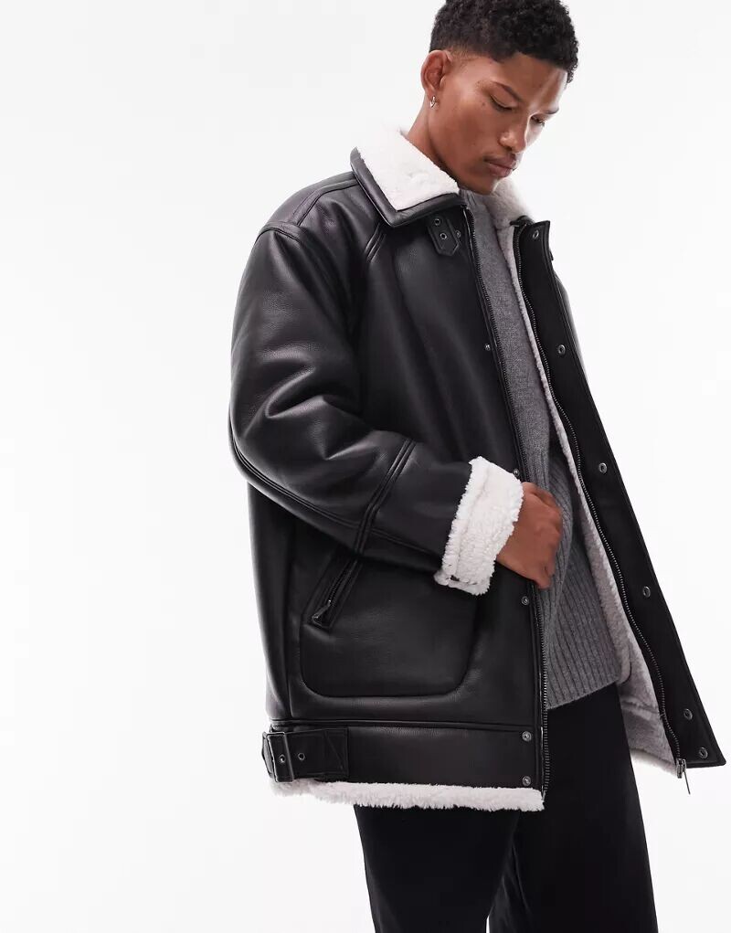 Topman – длинная куртка-пилот из искусственной кожи черного цвета с искусственной овчиной
Topman – длинная куртка-пилот из искусственной кожи черного цвета с искусственной овчиной