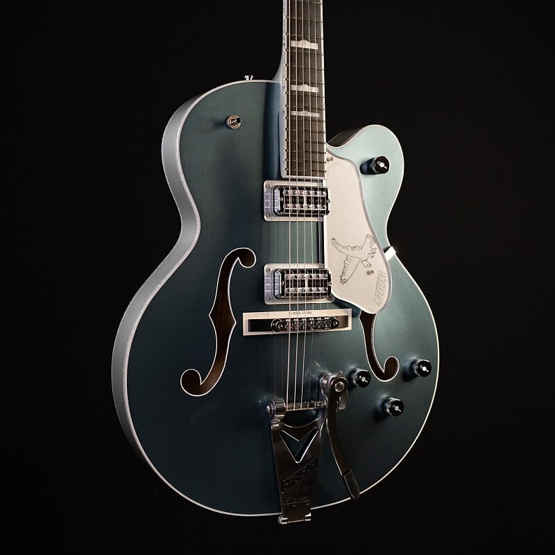 Электрогитара Gretsch G6136T-140 Limited Edition 140th Double Platinum Falcon -Two-Tone Stone Platinum/Pure Platinum
Электрогитара Gretsch G6136T-140 Limited Edition 140th Double Platinum Falcon -Two-Tone Stone Platinum/Pure Platinum