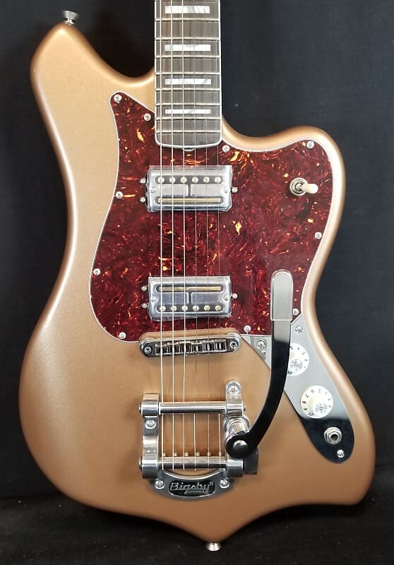 Электрогитара Fender PU2 Maverick Dorado Limited Edition, Firemist Gold, Bigsby Vibrato, W/HSC
Электрогитара Fender PU2 Maverick Dorado Limited Edition, Firemist Gold, Bigsby Vibrato, W/HSC