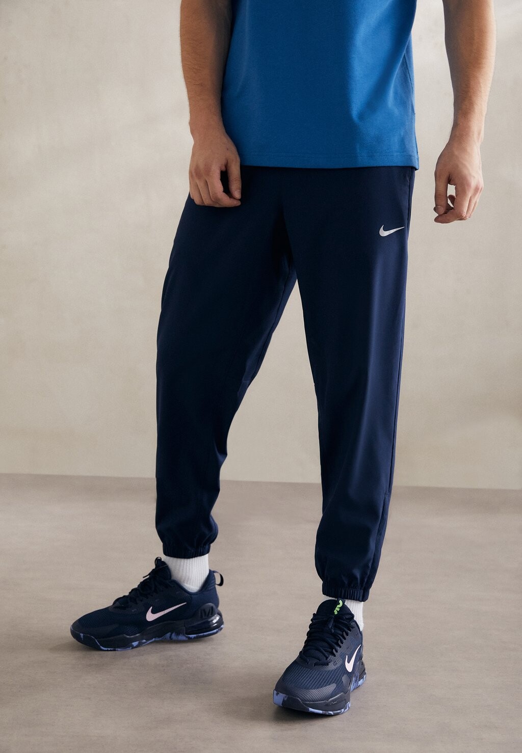 Спортивные брюки FORM PANT Nike, обсидиан/черный/серебристый со светоотражающим эффектом
Спортивные брюки FORM PANT Nike, обсидиан/черный/серебристый со светоотражающим эффектом