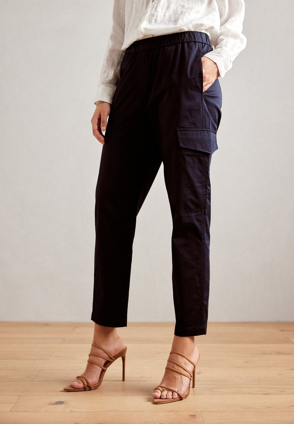 Брюки-карго PULL-ON PANTS ANKLE LENGTH MODERATE BARREL LEG Marc O'Polo, цвет deep blue sea
Брюки-карго PULL-ON PANTS ANKLE LENGTH MODERATE BARREL LEG Marc O'Polo, цвет deep blue sea