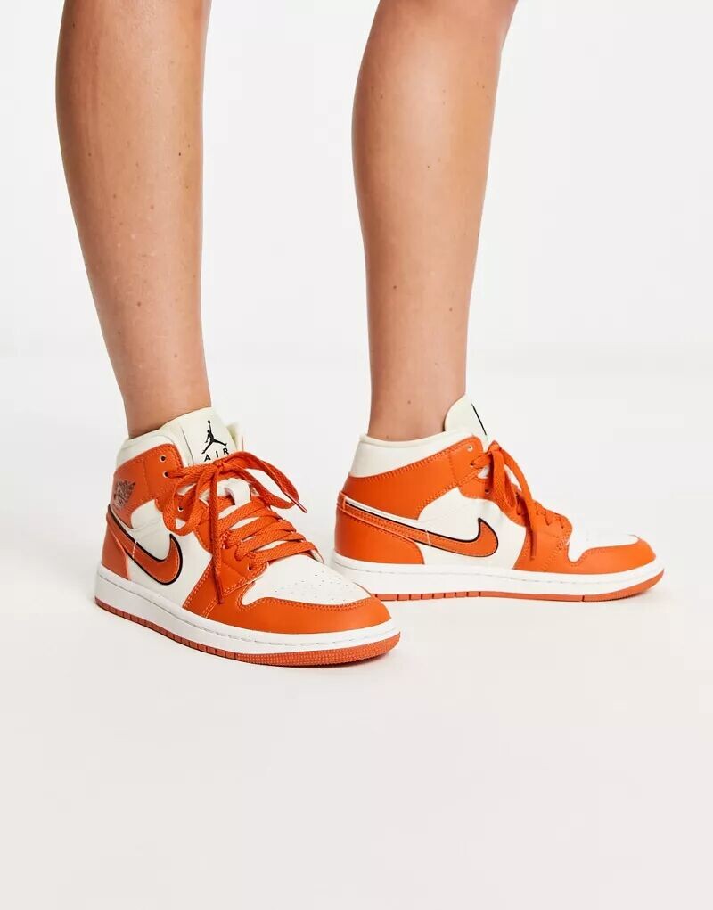 Оранжевые кроссовки Jordan AJ1 Mid 
Оранжевые кроссовки Jordan AJ1 Mid