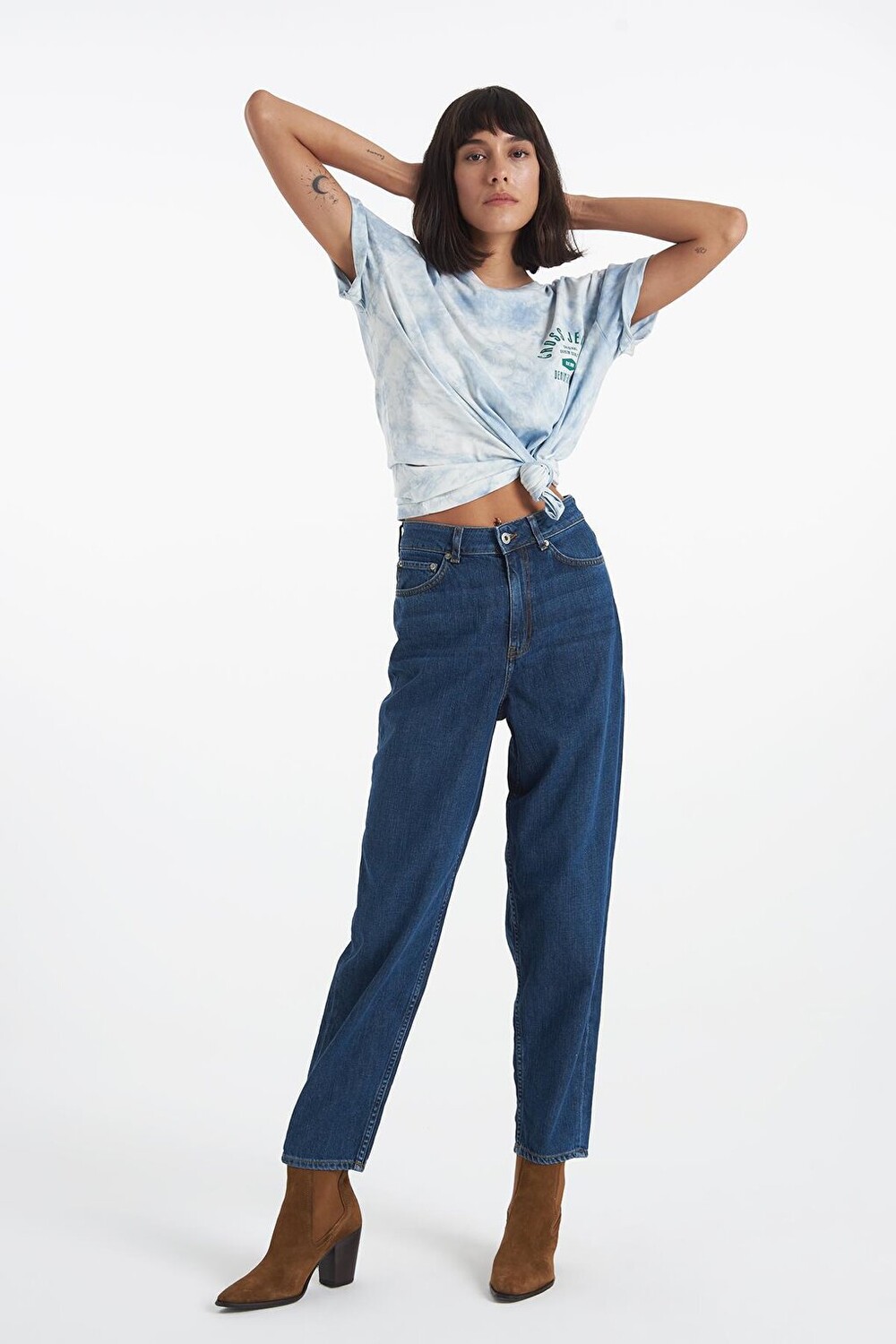 Голубые джинсовые брюки на молнии с высокой талией Ariana Mom Fit C 4525-053 CROSS JEANS, Синий
Голубые джинсовые брюки на молнии с высокой талией Ariana Mom Fit C 4525-053 CROSS JEANS, Синий