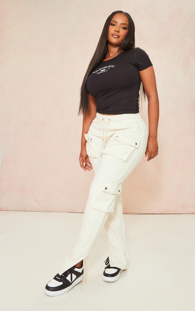 PrettyLittleThing Кремовые спортивные брюки-карго с прямыми штанинами Shape Sweat, Бежевый
PrettyLittleThing Кремовые спортивные брюки-карго с прямыми штанинами Shape Sweat, Бежевый
