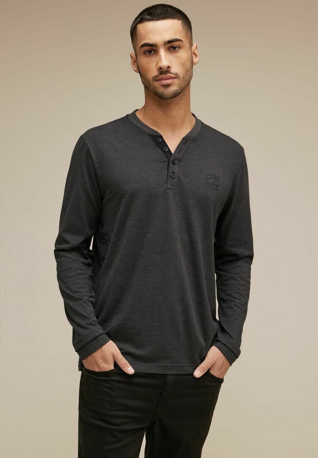 Рубашка с длинным рукавом HENLEY MIT BRUSTPRINT Street One MEN, цвет schwarz
Рубашка с длинным рукавом HENLEY MIT BRUSTPRINT Street One MEN, цвет schwarz