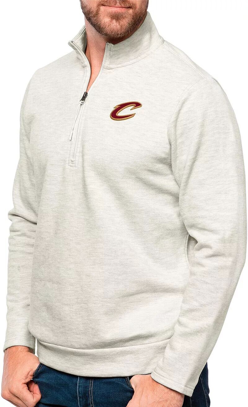 Мужской джемпер Antigua Cleveland Cavaliers светло-серого цвета с застежкой-молнией ¼ Heather Gambit
Мужской джемпер Antigua Cleveland Cavaliers светло-серого цвета с застежкой-молнией ¼ Heather Gambit